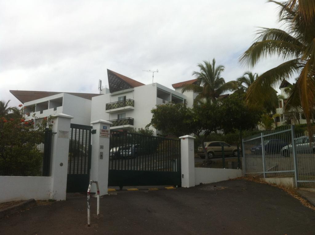 A Deux Pas De L'Ocean Apartment Saint-Gilles-les Bains Exterior foto